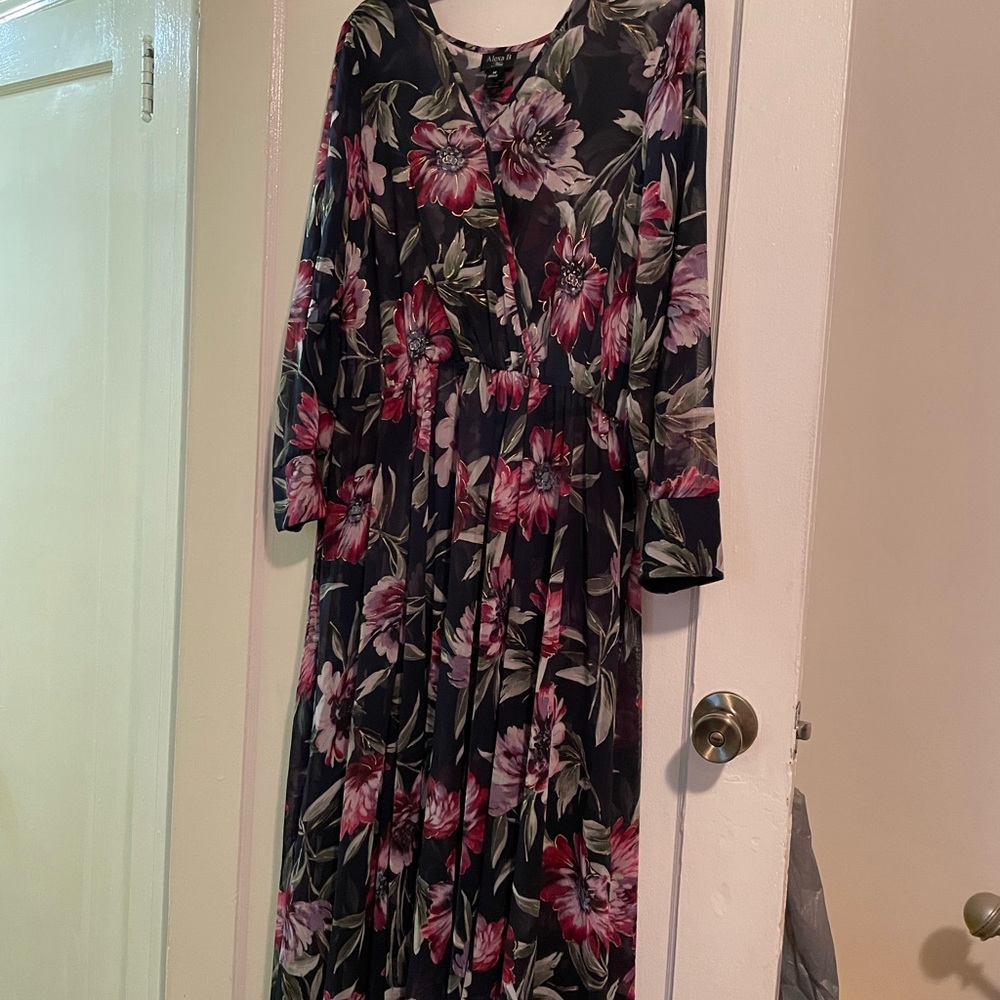 Dress - Picture 4 of 4